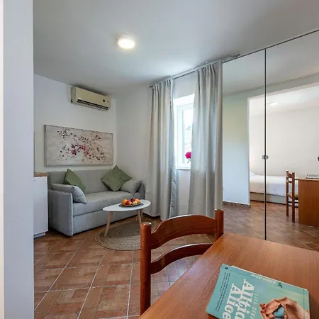 Mit Einem Schlafzimmer Apartman *